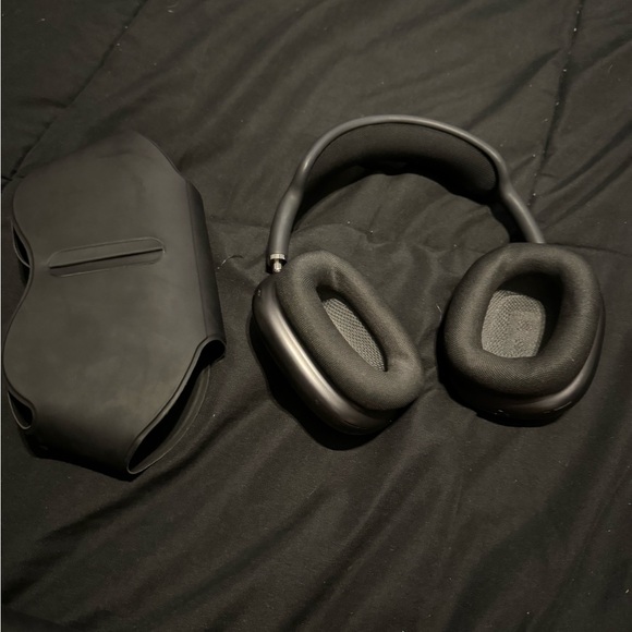 Airpod maxes Black - Picture 2 of 4